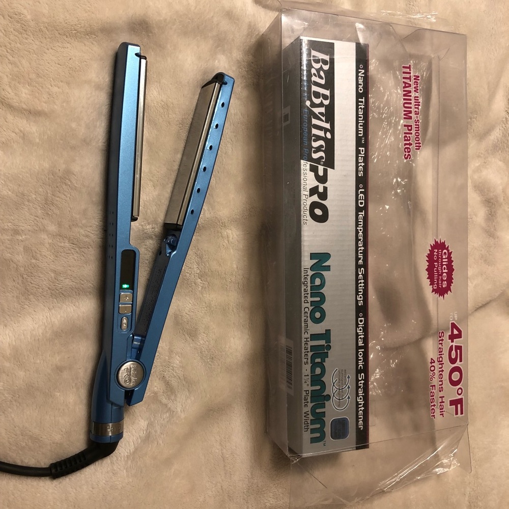 BaByliss Pro nano 1.25 inch professional flat iron